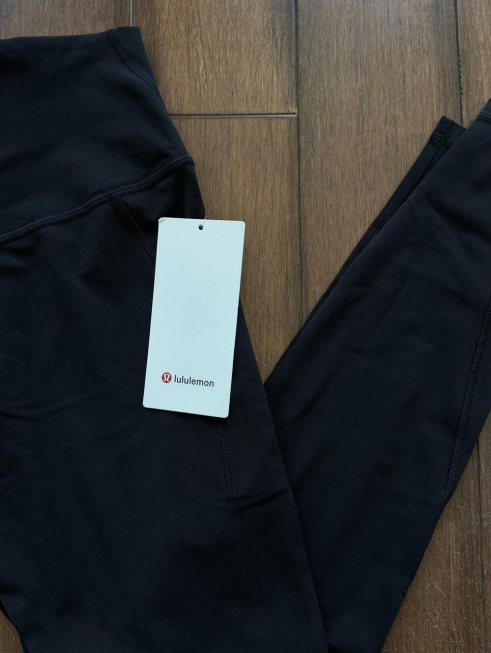 Lululemon Align High Rise 28" with pockets Black Leggings